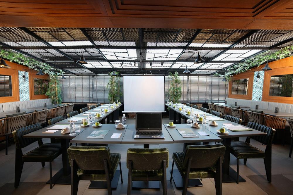 The Capital Suites Istanbul Bagian luar foto