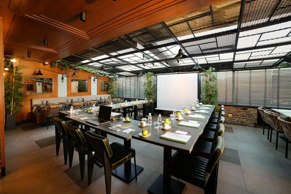 The Capital Suites Istanbul Bagian luar foto